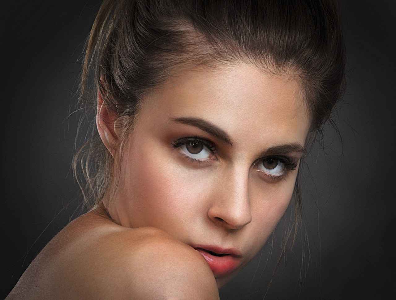 How to Create the Perfect Look with a Women’s Kimono 2 Choosing the Right Fabric for Your Kimono