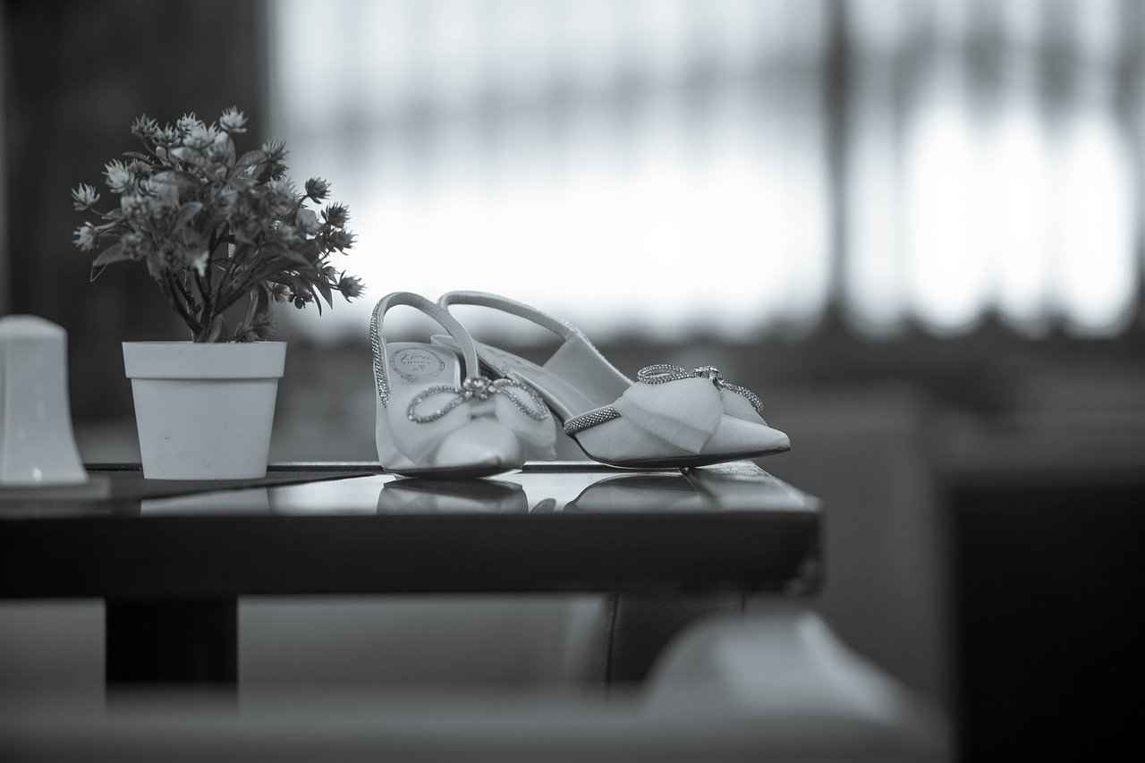 How to Style a Black Kimono for a Bold, Fashion-Forward Look 2 Choosing the Right Fabric for Your Kimono