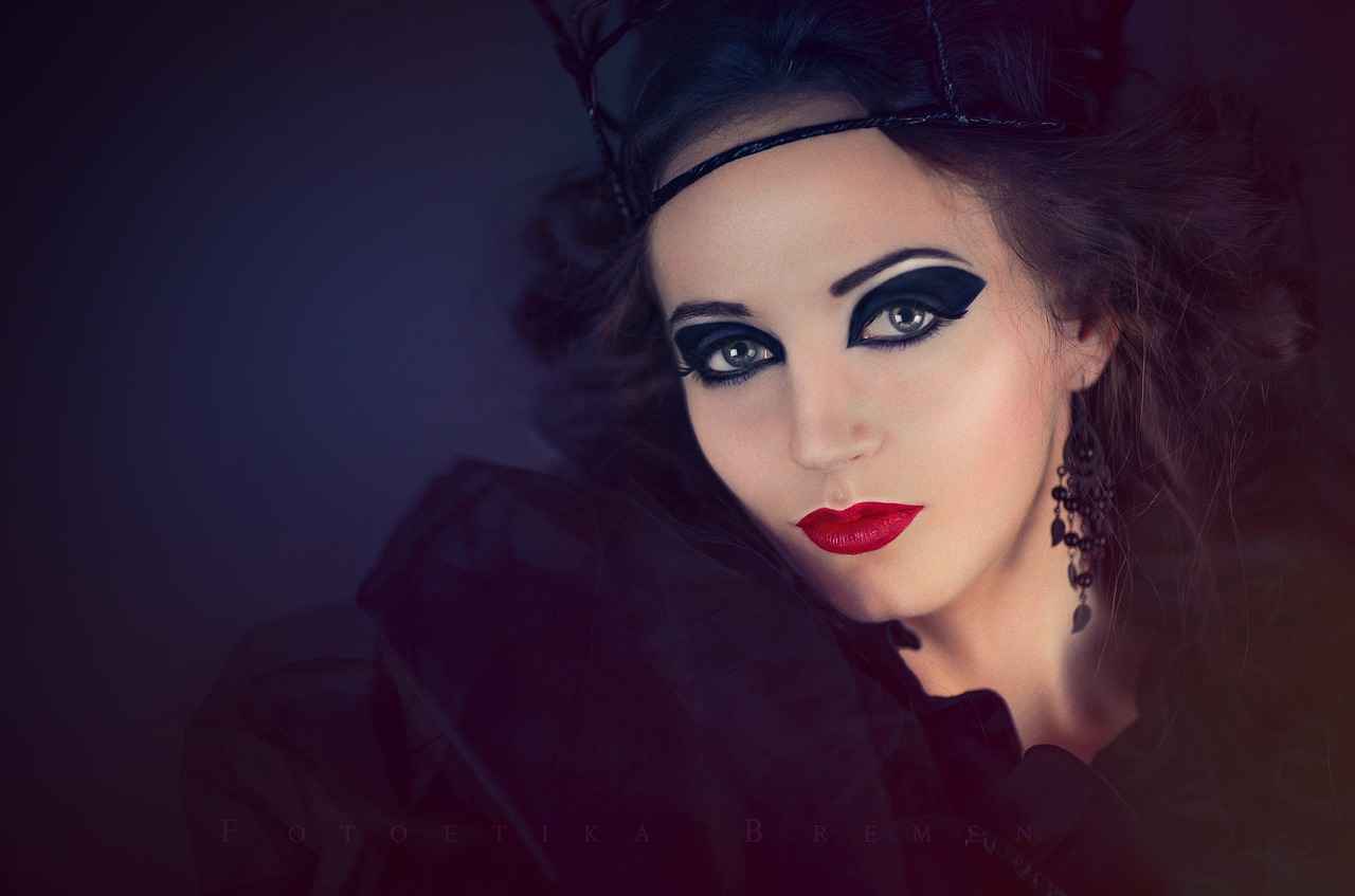 How to Style a Female Kimono for Maximum Elegance 2 Choosing the Right Fabric