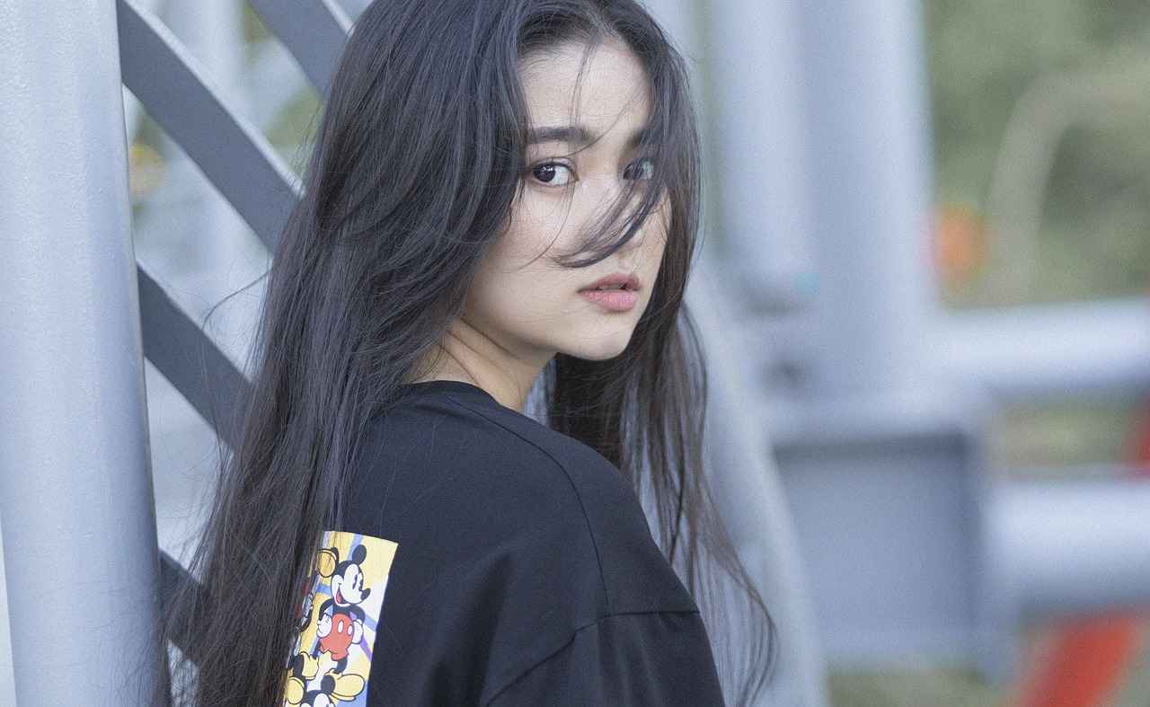 How to Wear a Kimono Shirt for Casual and Chic Outfits 2 Choosing the Right Fabric