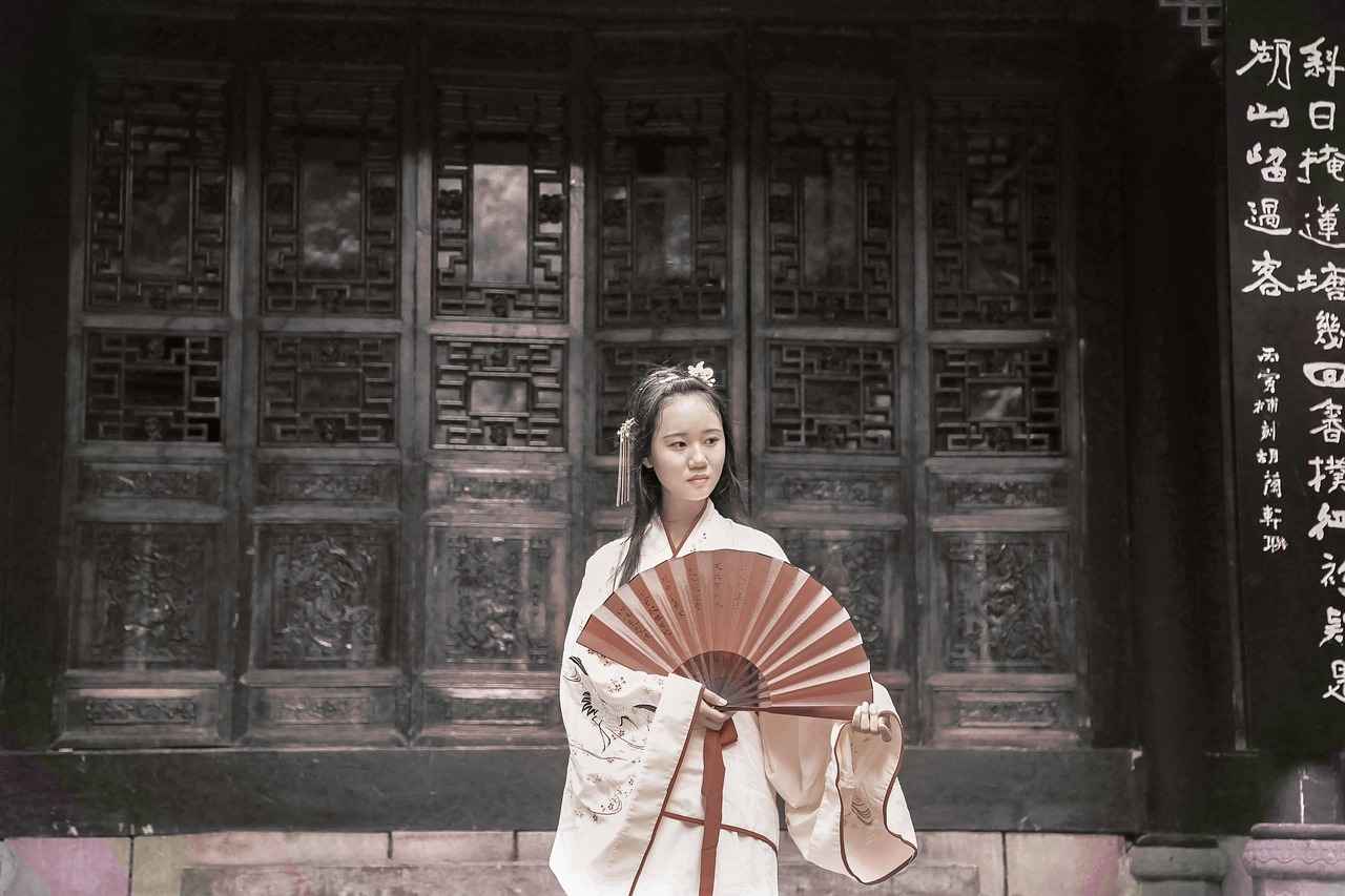 How to Wear a Kimono Dress for Men