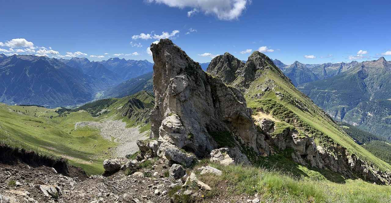 Why You Should Add a Lace Kimono to Your Wardrobe This Season Why You Should Add a Lace Kimono to Your Wardrobe This Season