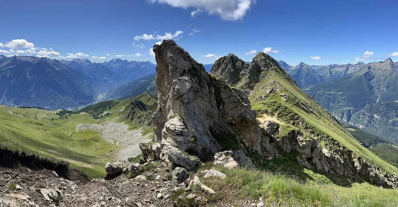 Why You Should Add a Lace Kimono to Your Wardrobe This Season Why You Should Add a Lace Kimono to Your Wardrobe This Season